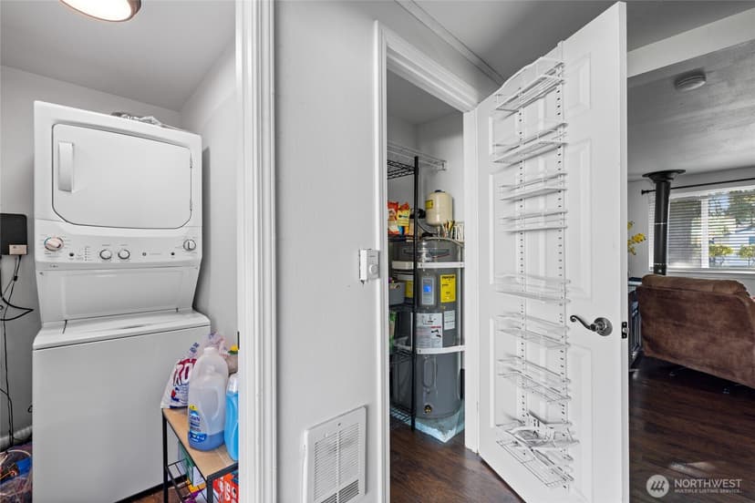 Property photo for 4503 Yew Lane SW, Lakewood photo 17