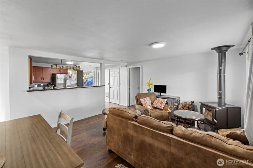 Property photo for 4503 Yew Lane SW, Lakewood photo 8