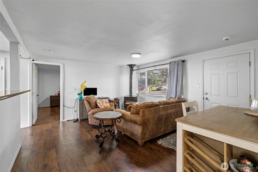 Property photo for 4503 Yew Lane SW, Lakewood photo 5
