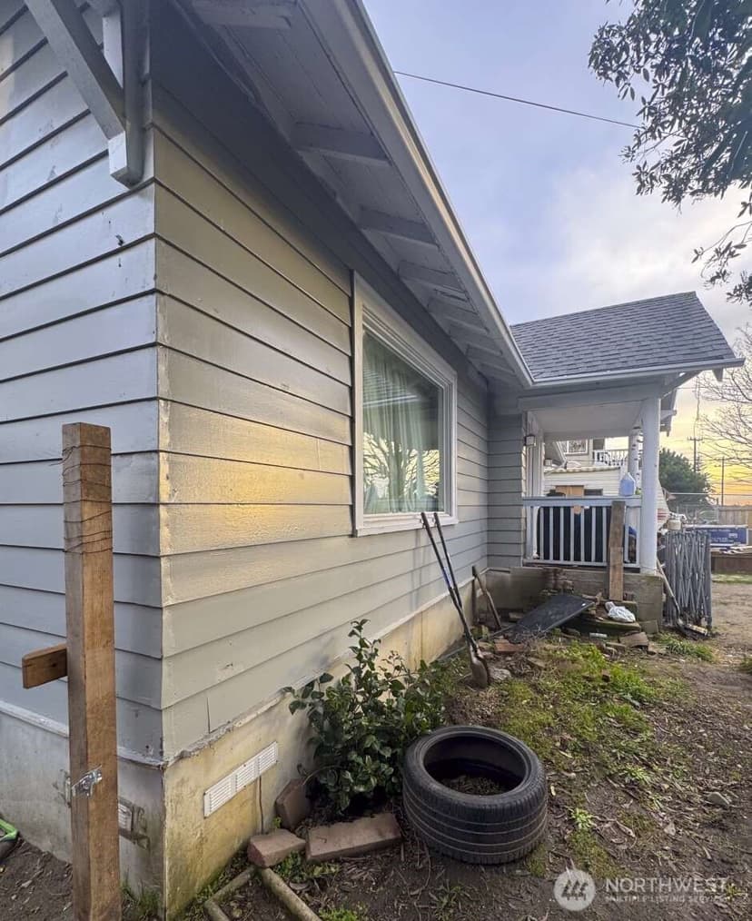 Property photo for 10808 Beacon Avenue S, Tukwila photo 2