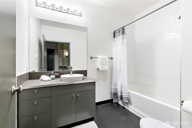Property photo for 1414 12th Avenue #404, Seattle photo 4