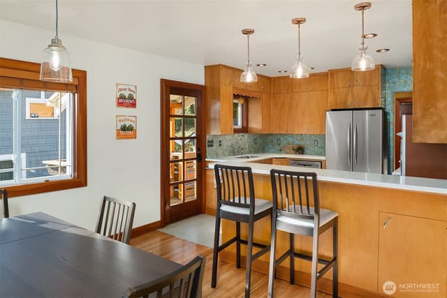 Property photo for 5217 5th Avenue NE, Seattle photo 3