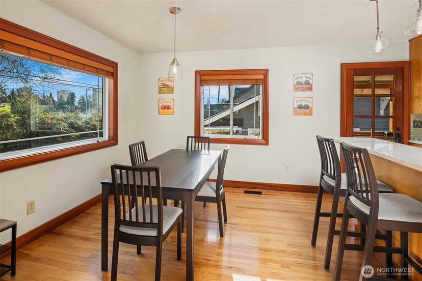 Property photo for 5217 5th Avenue NE, Seattle photo 4