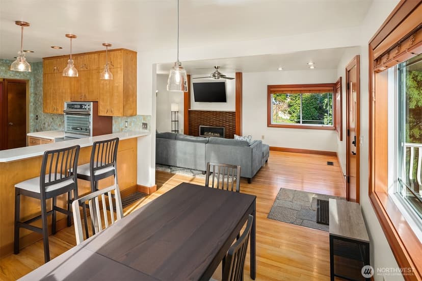 Property photo for 5217 5th Avenue NE, Seattle photo 5