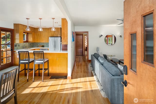 Property photo for 5217 5th Avenue NE, Seattle photo 2