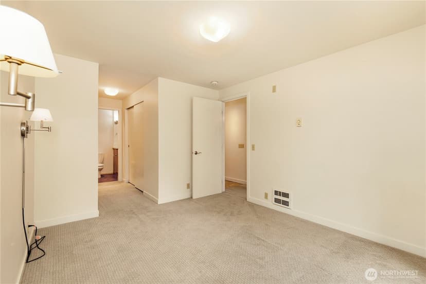 Property photo for 1700 Bellevue Avenue #301, Seattle photo 12