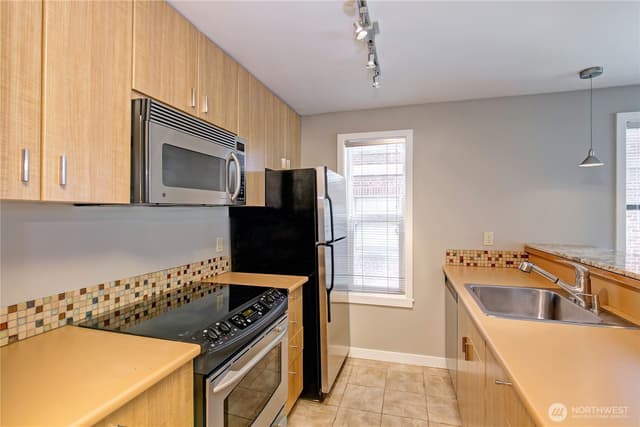 Property photo for 1700 Bellevue Avenue #301, Seattle photo 5