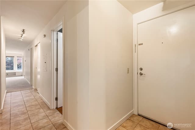 Property photo for 1700 Bellevue Avenue #301, Seattle photo 3