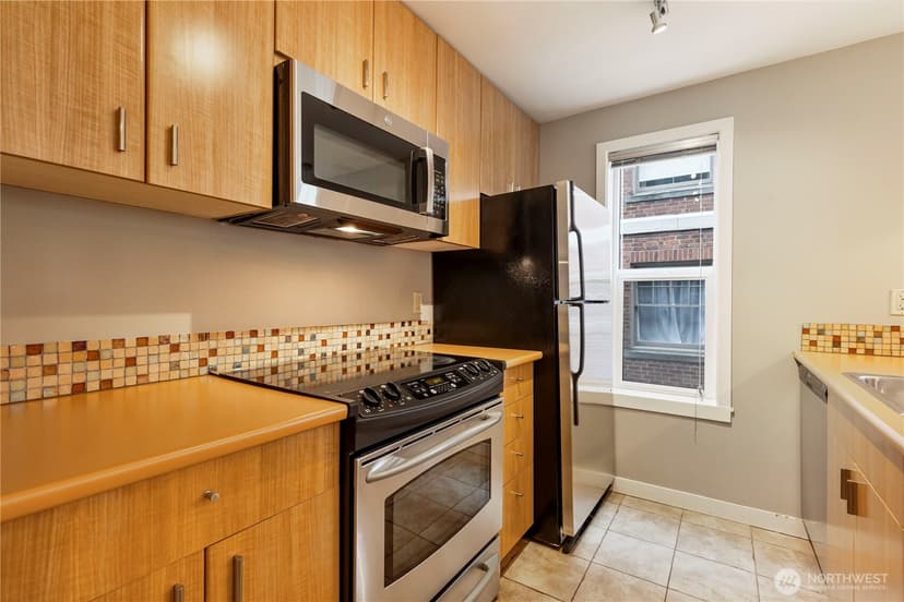 Property photo for 1700 Bellevue Avenue #301, Seattle photo 6