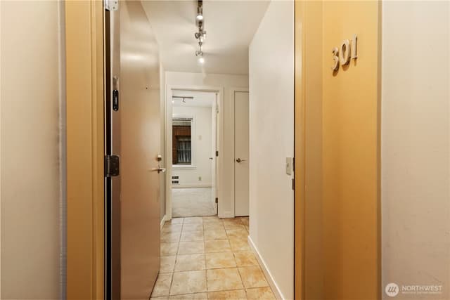Property photo for 1700 Bellevue Avenue #301, Seattle photo 2