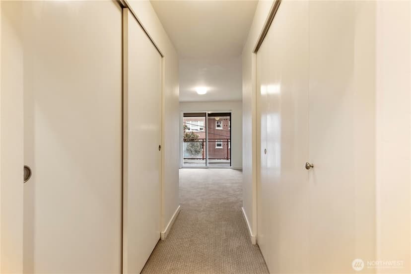 Property photo for 1700 Bellevue Avenue #301, Seattle photo 4