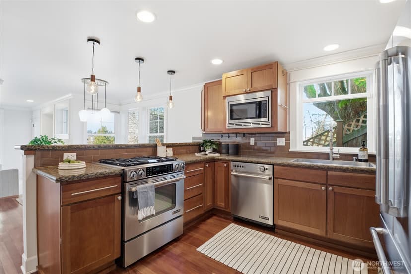 Property photo for 3020 14th Avenue W #B, Seattle photo 10