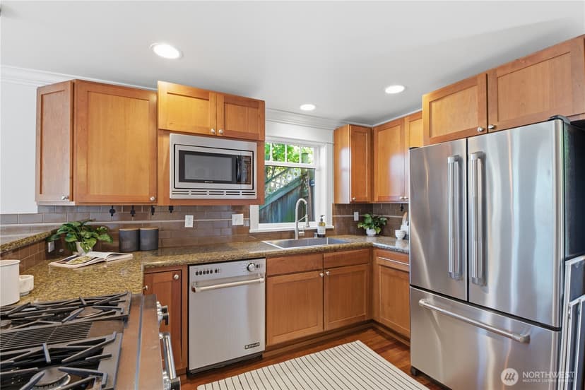 Property photo for 3020 14th Avenue W #B, Seattle photo 12