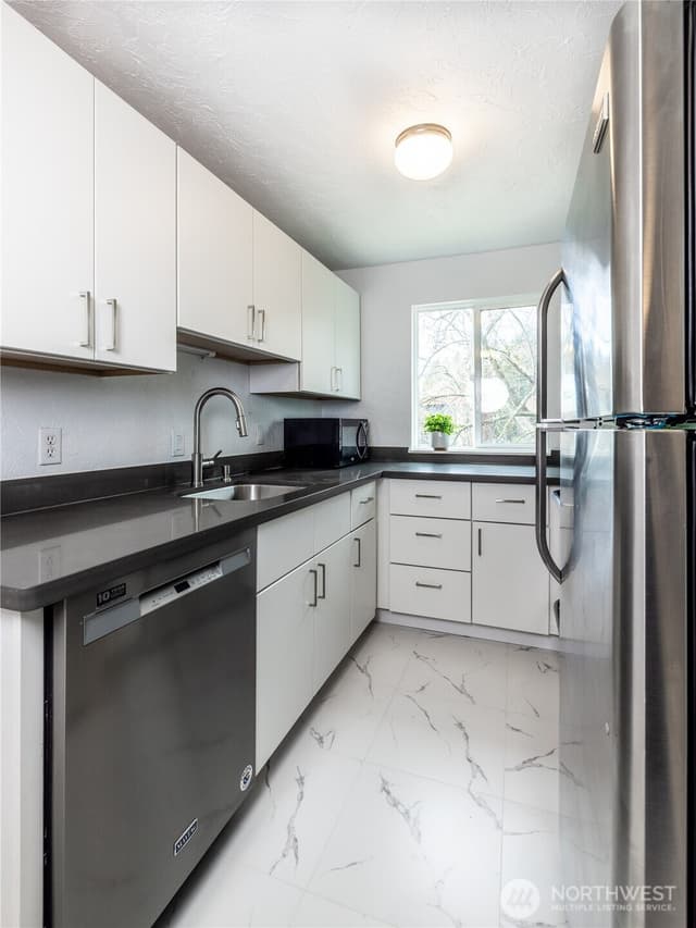 Property photo for 2100 N 106th #307, Seattle photo 3