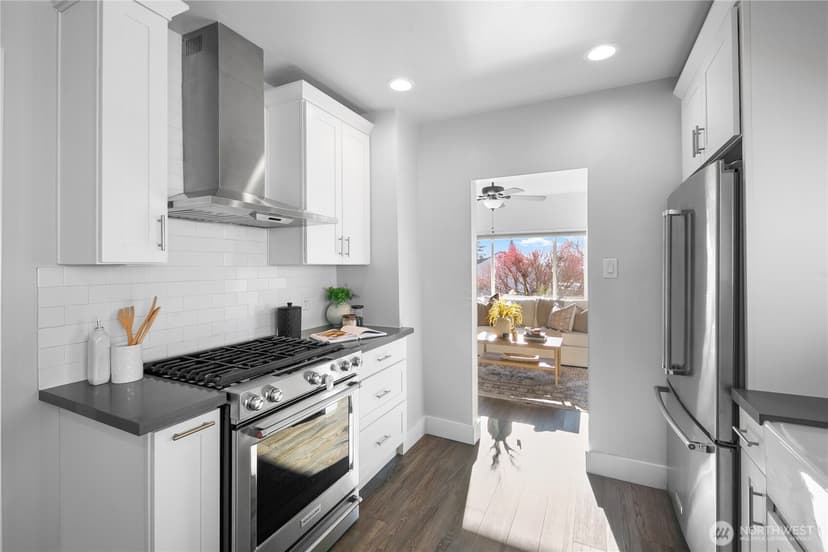 Property photo for 1516 S Bennett Street, Seattle photo 6