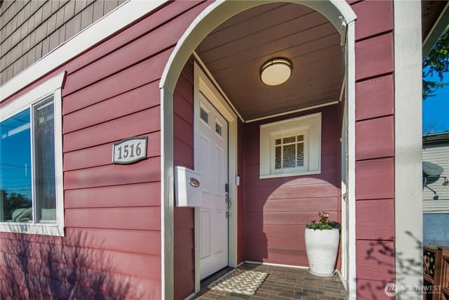 Property photo for 1516 S Bennett Street, Seattle photo 3