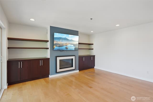 Property photo for 701 Galer Street #504, Seattle photo 2
