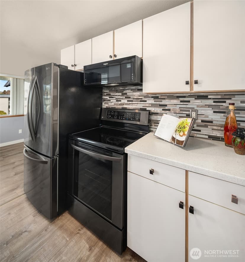Property photo for 23003 Marine View Drive S #B301, Des Moines photo 12