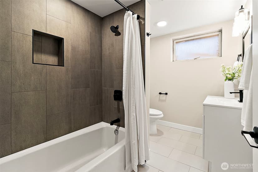 Property photo for 208 J Street NE, Auburn photo 23