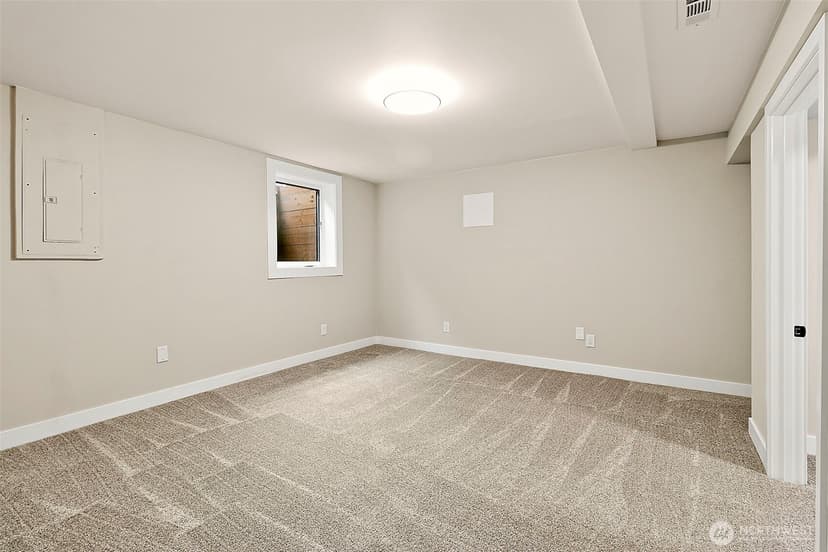 Property photo for 208 J Street NE, Auburn photo 22