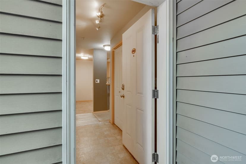 Property photo for 11527 Highway 99 #B103, Everett photo 4