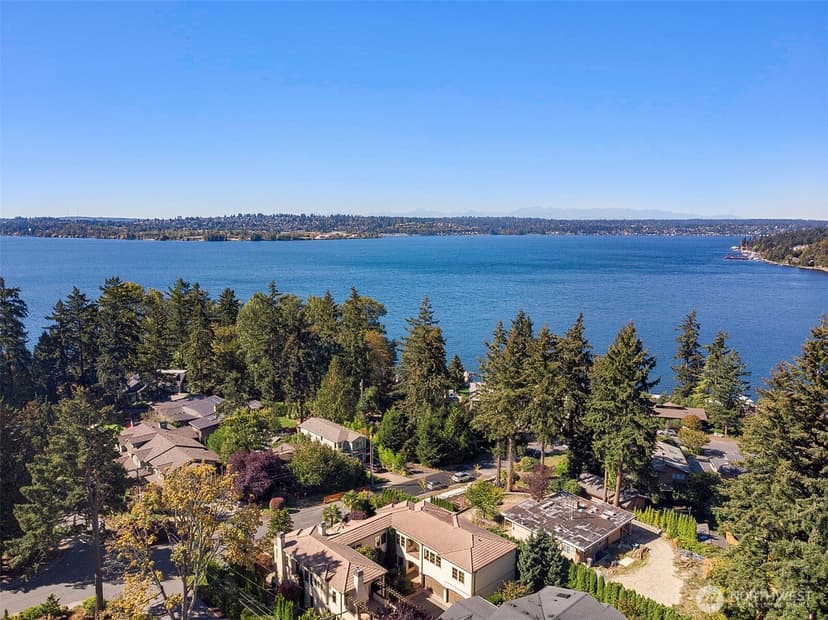 Property photo for 802 16th Avenue W, Kirkland photo 3