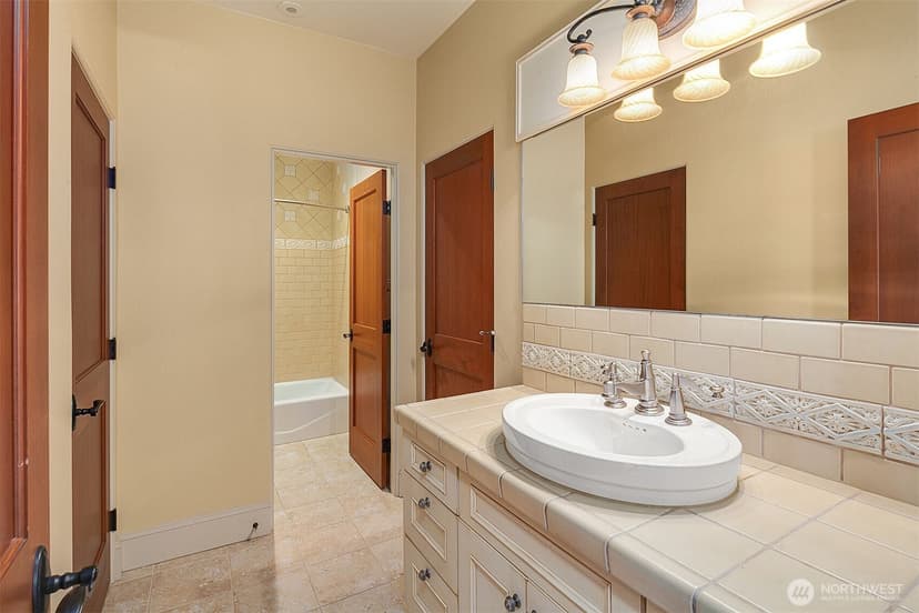 Property photo for 802 16th Avenue W, Kirkland photo 31