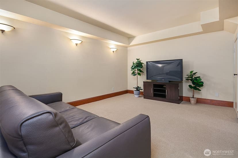 Property photo for 802 16th Avenue W, Kirkland photo 33