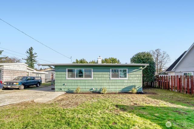 Property photo for 98056 768 Dayton Avenue NE, Renton photo 2