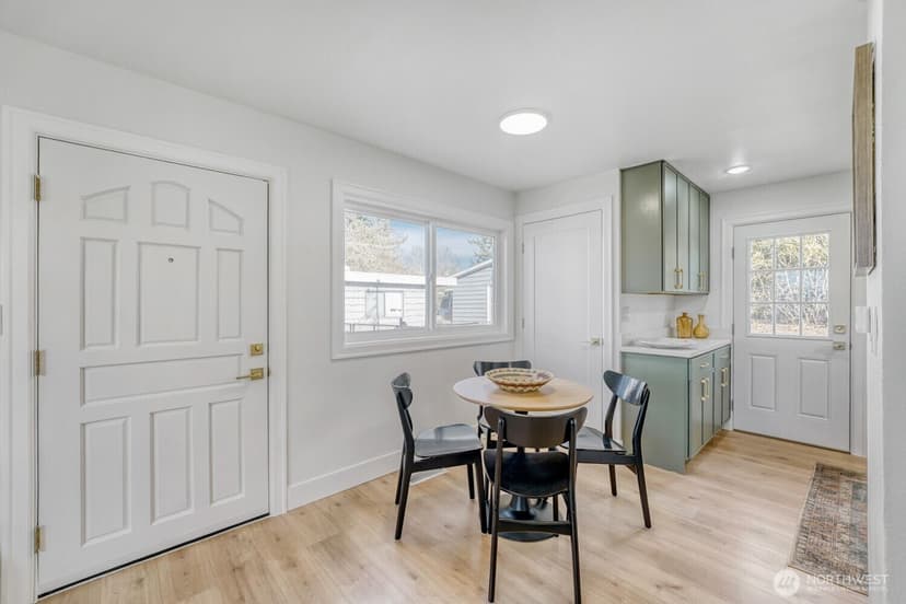 Property photo for 98056 768 Dayton Avenue NE, Renton photo 15