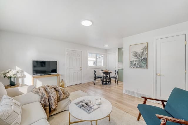 Property photo for 98056 768 Dayton Avenue NE, Renton photo 5