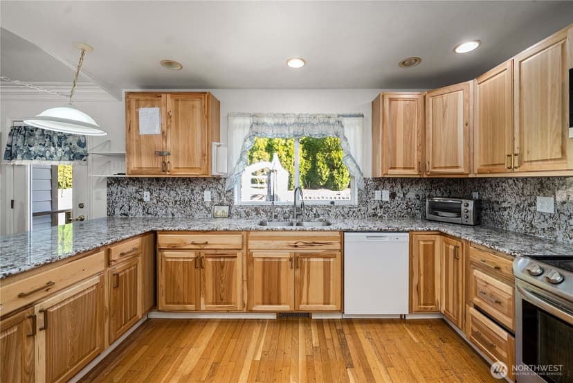 Property photo for 1233 S Geiger St, Tacoma photo 8