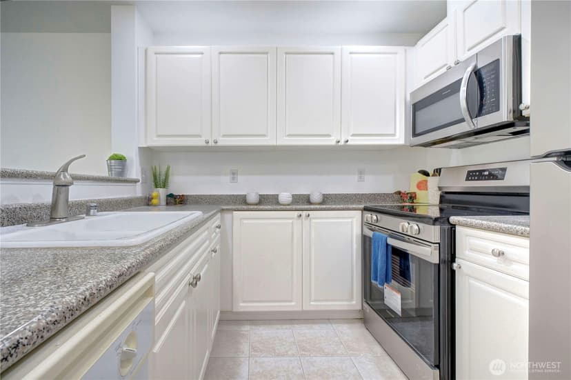 Property photo for 1729 12th Avenue S #201, Seattle photo 12