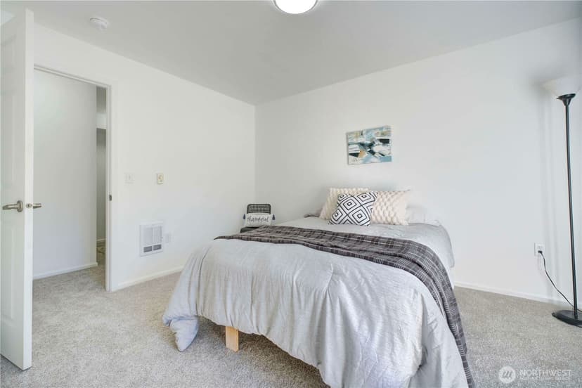 Property photo for 1729 12th Avenue S #201, Seattle photo 4