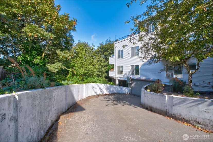 Property photo for 1729 12th Avenue S #201, Seattle photo 25