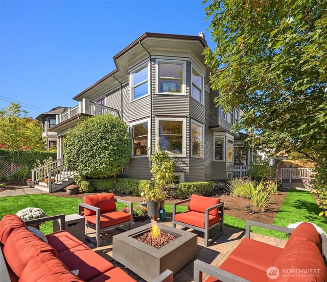 Property photo for 402 W Galer Street, Seattle photo 2