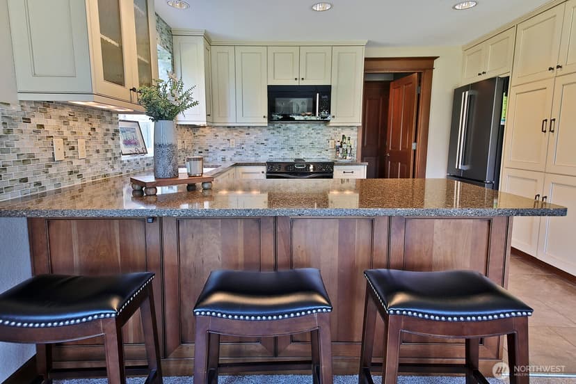 Property photo for 2471 Soundview Drive, Langley photo 8