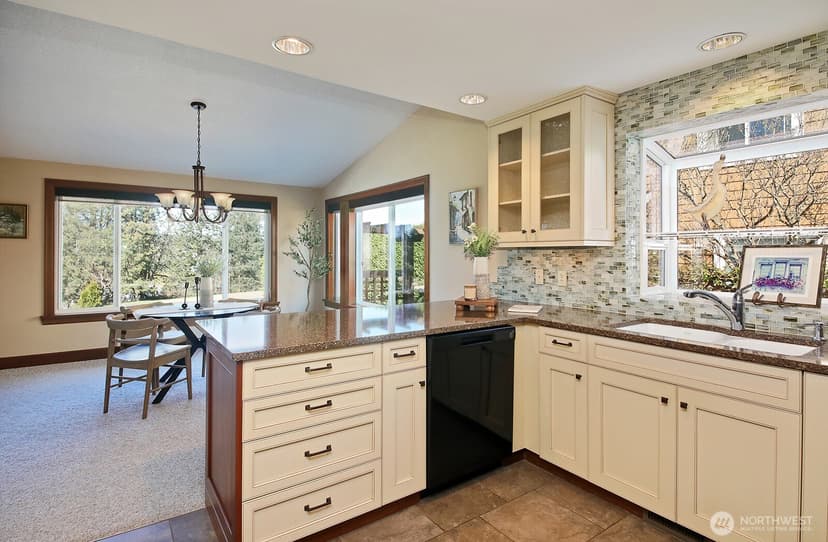 Property photo for 2471 Soundview Drive, Langley photo 10