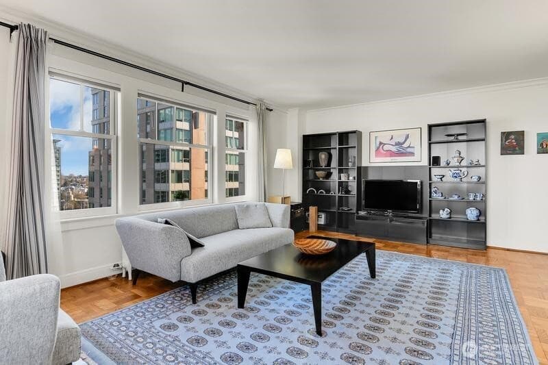 Property photo for 1017 Minor Avenue #1303, Seattle photo 4