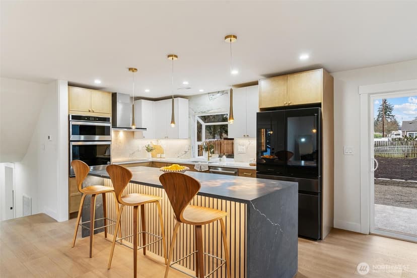Property photo for 219 S 183rd Street, Burien photo 8