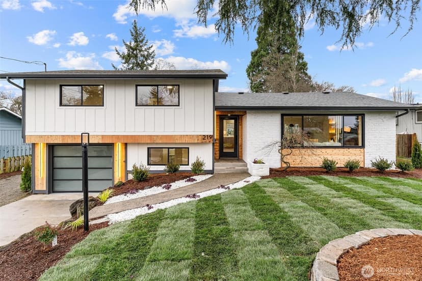 Property photo for 219 S 183rd Street, Burien photo 2