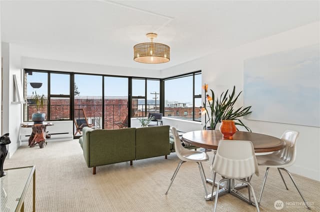 Property photo for 912 3rd Avenue W #202, Seattle photo 4