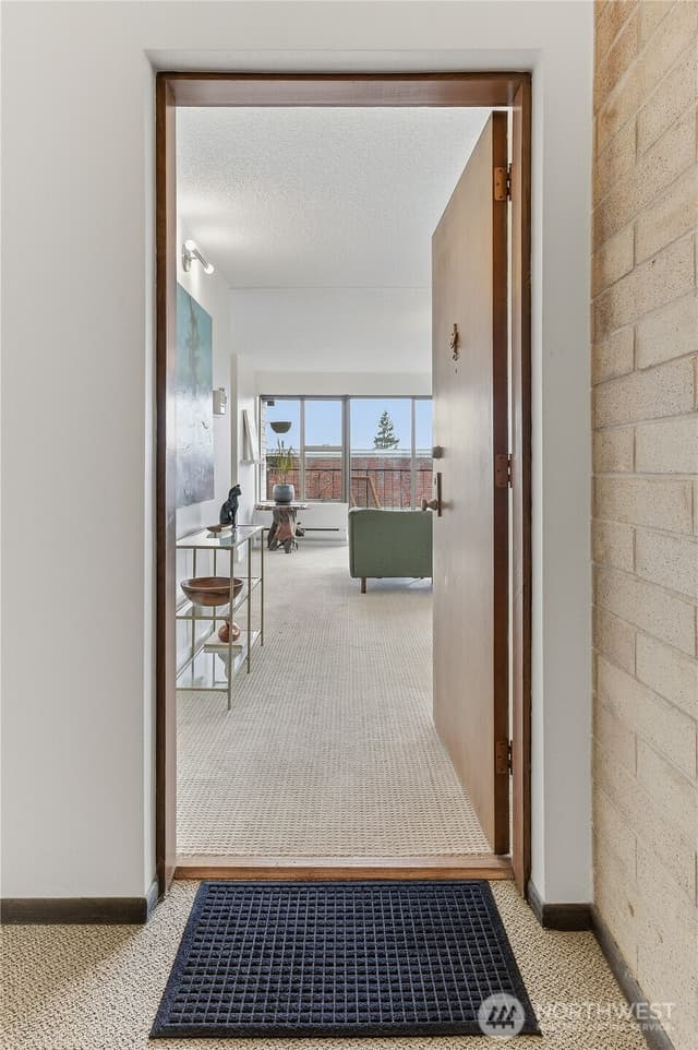 Property photo for 912 3rd Avenue W #202, Seattle photo 3