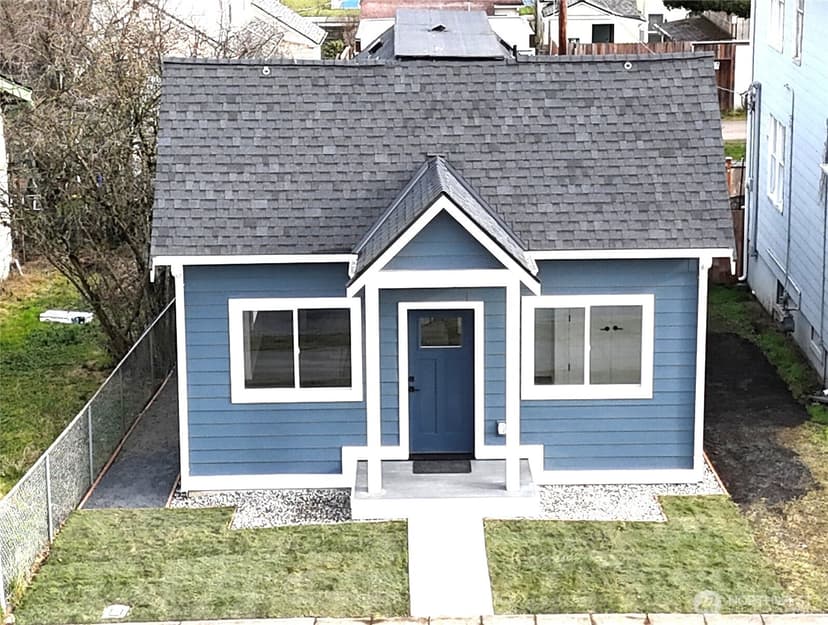 Property photo for 2405 Rockefeller Ave, Everett