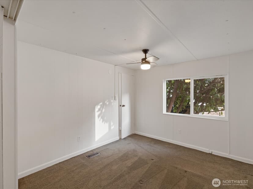 Property photo for 11510 E Riverside Drive #26, Bothell photo 14