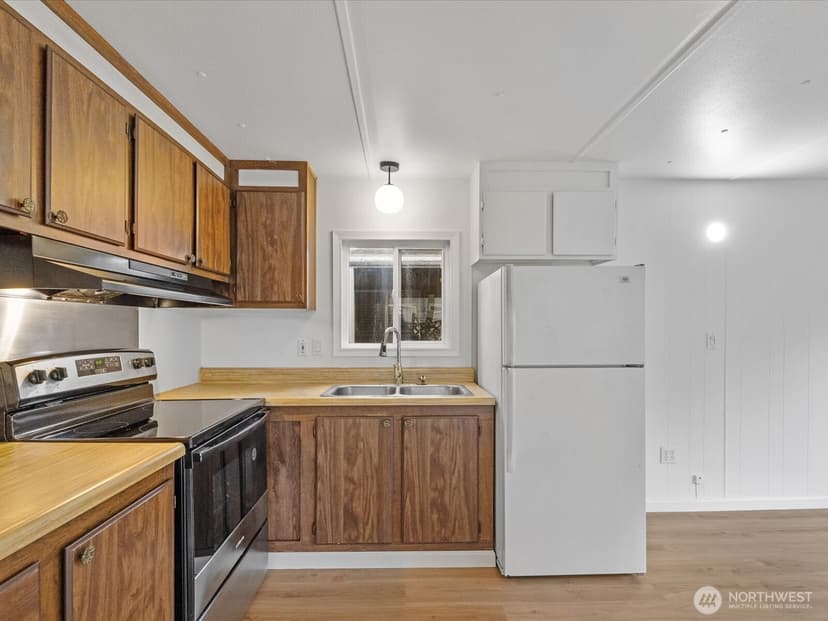 Property photo for 11510 E Riverside Drive #26, Bothell photo 9