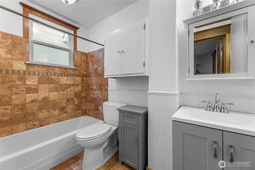 Property photo for 913 N Ainsworth Avenue, Tacoma photo 13