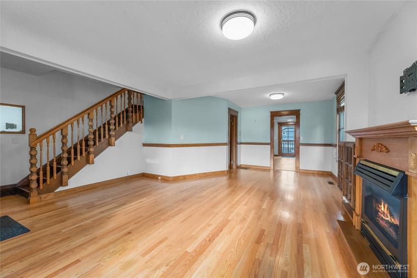 Property photo for 913 N Ainsworth Avenue, Tacoma photo 9