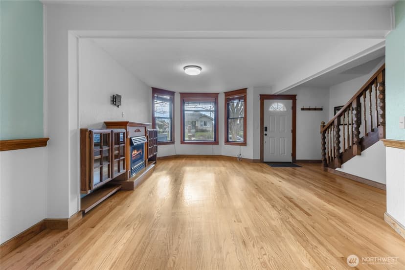 Property photo for 913 N Ainsworth Avenue, Tacoma photo 8