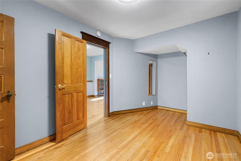Property photo for 913 N Ainsworth Avenue, Tacoma photo 11